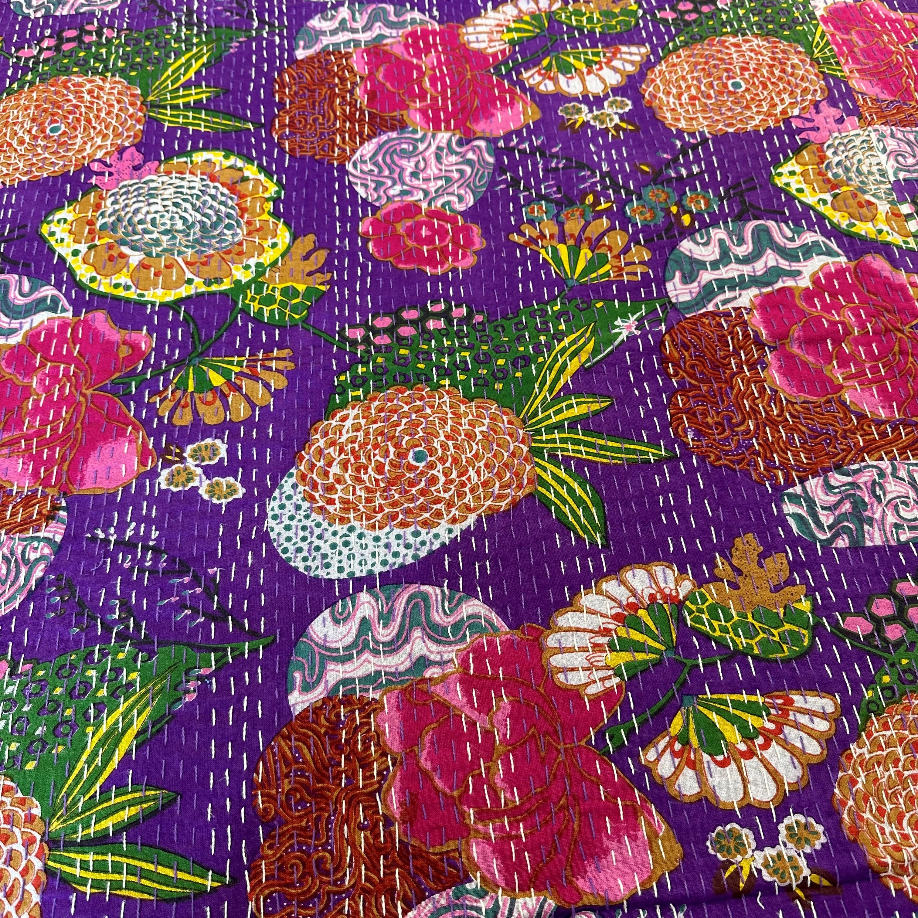 Bedspread coverlet No9 purple close-up