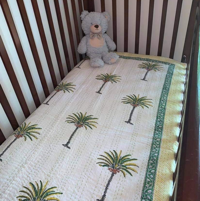 Baby palm bedspread in cot