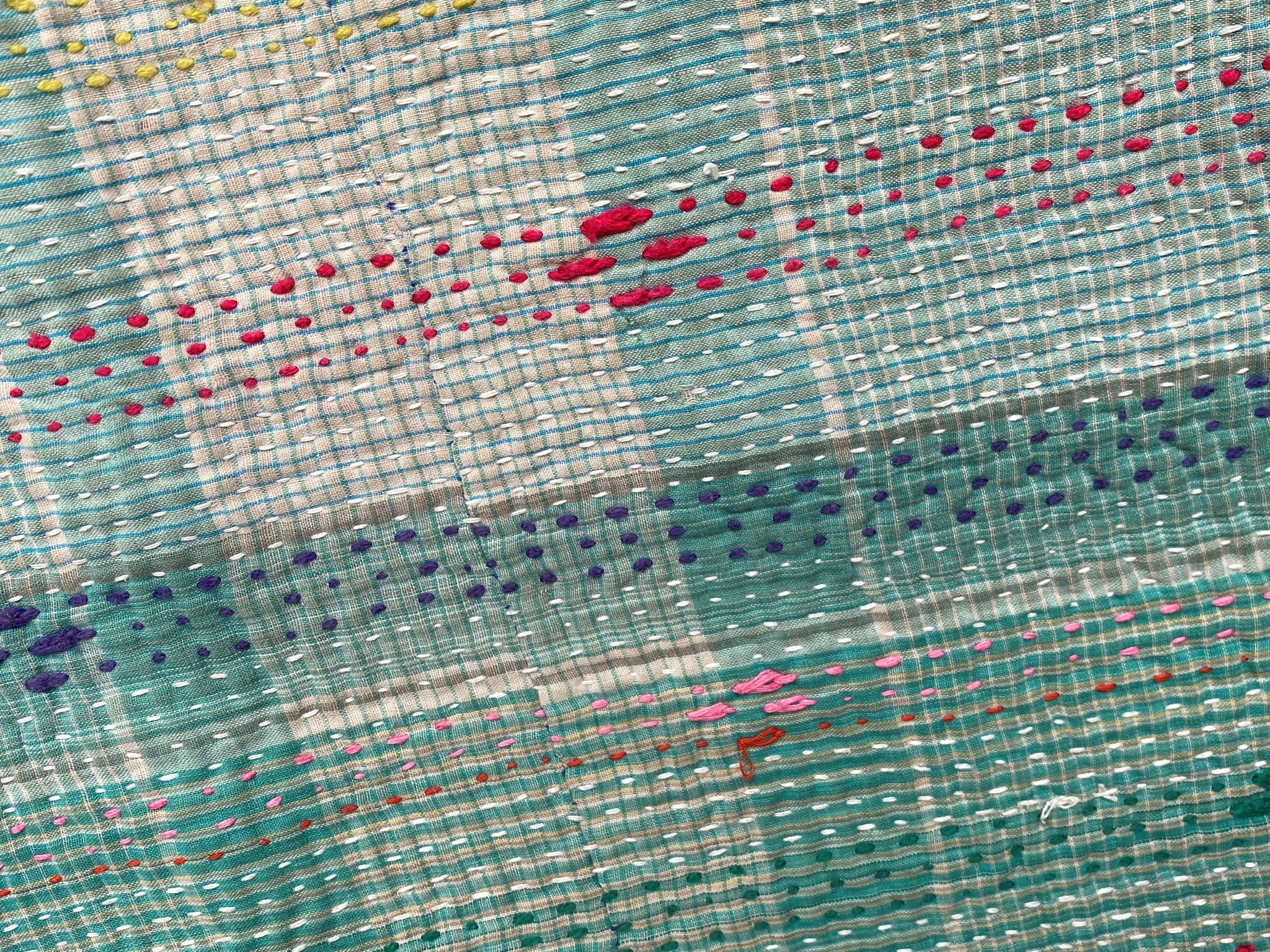 Vintage Throw Blanket No5 - close-up